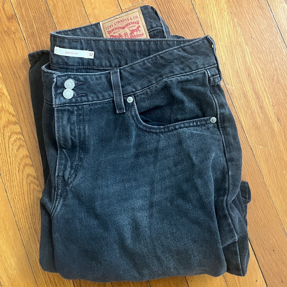 Levi’s Women’s Superlow loose jeans size 32
